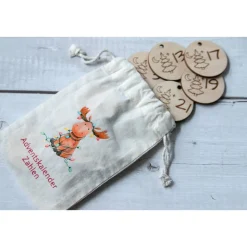 Adventskalender Holz 38×21 cm – Winterlandschaft mit Gänsen, Acryl-Name, Set-Auswahl, Birke 4 mm