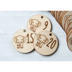Adventskalender Holz Elefant personalisiert 36×27 cm | Brett, Zahlen oder Komplettset mit Beuteln