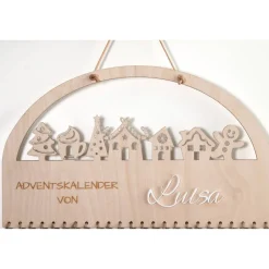 Adventskalender Holz „Lebkuchenhäuser“ 38×23 cm | Acryl-Name in Weiß | Sets mit Stern-Zahlen & Beuteln