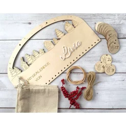 Adventskalender Holz Winterlandschaft mit Wichtel 38×21 cm | Acryl-Name | Brett, Zahlen oder Komplettset