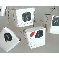 Adventskalender in schwarz/weiß zum aufhängen aus Take-away Boxen zum befüllen