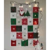 Adventskalender mit 24 Taschen und Wichtel-Applikation