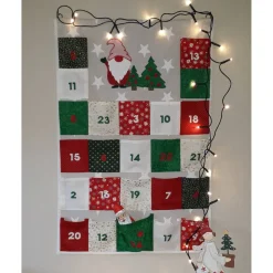 Adventskalender mit 24 Taschen und Wichtel-Applikation