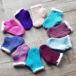 Adventskalender Söckchen * gehäkelt * 24 Socken * verschiedene Farben - bunt * Weihnachtskalender