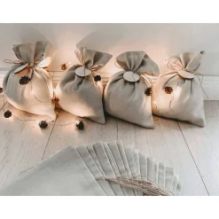 Adventskalender Säckchen in XXL aus Leinen, mit gravierten Holzanhängern,  Adventskalender aus Stoff zum Befüllen