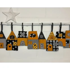Adventskalender, Vorweihnachten, senf-schwarz-weiß-grau, genäht, gestickt ,Unikat, 24 Häuschen zum aufhängen, Kinder