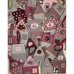 Adventskalender, Vorweihnachten, grau-bordeaux-rosa-beere, genäht, gestickt ,Unikat, 24 Häuschen zum aufhängen, Kinder