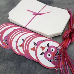 Adventskalender Weihnachtseule zum Befüllen - Kraftpapiertüten mit Zahlenanhängern & Satinbändern