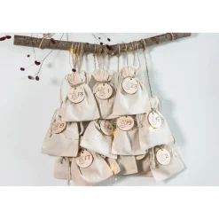 Adventskalender Zahlen Holz 1–24, rund Ø4,5 cm – Tannenbaum graviert, lasergeschnitten, wiederverwendbar