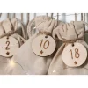Adventskalender Zahlen Holz 1–24 Ø4,5 cm | Runde Anhänger mit Stern-Gravur aus Birkensperrholz, wiederverwendbar