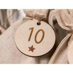 Adventskalender Zahlen Holz 1–24 Ø4,5 cm | Runde Anhänger mit Stern-Gravur aus Birkensperrholz, wiederverwendbar