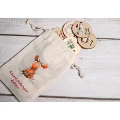 Adventskalender Zahlen Holz 1–24, Ø 4,5 cm – rund, mit Weihnachtstieren bedruckt, lasergeschnitten