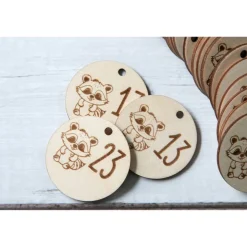 Adventskalender Zahlen Holz 1–24, rund Ø4,5 cm | Fuchs graviert, natürlich & wiederverwendbar