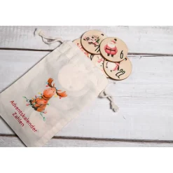 Adventskalender Zahlen Holz 1–24, Ø 4,5 cm – rund, mit Weihnachtstieren bedruckt, lasergeschnitten