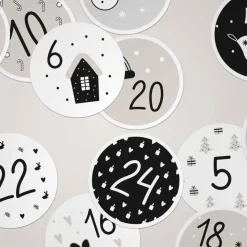 Adventskalender Zahlenaufkleber *Cozy Winter* / 24 runde Aufkleber / ∅ 40 mm