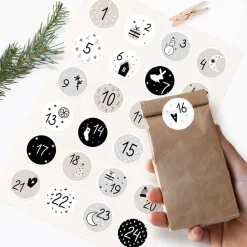 Adventskalender Zahlenaufkleber *Cozy Winter* / 24 runde Aufkleber / ∅ 40 mm