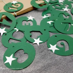 Adventskalendertüten zum Befüllen mit Zahlenanhängern in Grün – 24 Kraftpapier-Beutel DIY Set