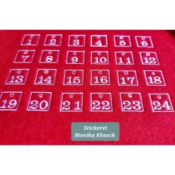 Adventskalenderzahlen, Anhänger auf Filz gestickt