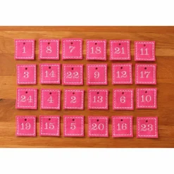 Adventskalenderzahlen rosa Filz bestickt