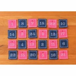 Adventskalenderzahlen rosa blau Filz bestickt