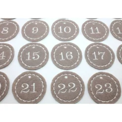 Adventskalenderzahlen taupe Filz rund bestickt / Zahlen Anhänger Adventskalender