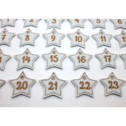 Adventskalenderzahlen weiß beige Filz Stern bestickt / Zahlen Anhänger Adventskalender