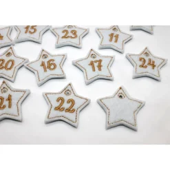 Adventskalenderzahlen weiß beige Filz Stern bestickt / Zahlen Anhänger Adventskalender