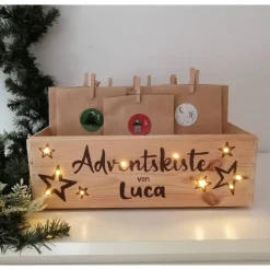 Adventskiste Adventskalender Holz mit Name auf Wunsch mit Lichterkette & Tütenset personalisiert 40x30x14cm Weihnachten