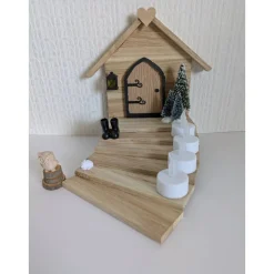 Adventstreppe aus Holz – Handgefertigte Wichteltreppe mit Laterne & LED-Option