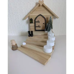 Adventstreppe aus Holz – Handgefertigte Wichteltreppe mit Laterne & LED-Option