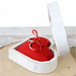 Alternative RINGBOX aus HOLZ Herz Ringkissen für Trauringe Shabby Chic Weiß mit GRAVUR pesonalisiert Rustikale Hochzeit Ringkästchen Natur