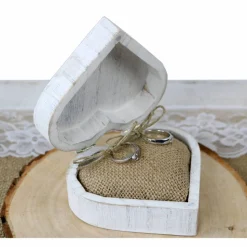 Alternative RINGBOX aus HOLZ Herz Ringkissen für Trauringe Shabby Chic Weiß mit GRAVUR pesonalisiert Rustikale Hochzeit Ringkästchen Natur