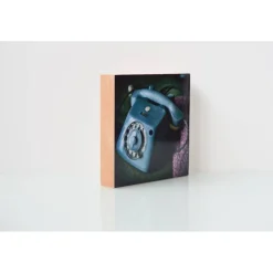 altes Telefon mit Wählscheibe, Lost Place, marode, verlassenes Haus, Villa, Foto auf Holz, im Quadrat, 10 x 10 cm