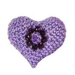 Amigurumi Herz gehäkelt mit Strass – Handgemachtes Geschenk in Lila