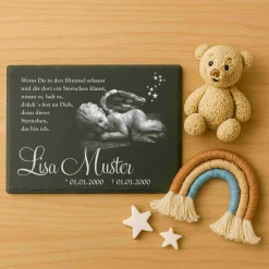 Andenken an Sternenkinder – Schiefertafel mit Namen, Datum und süßen Motiven – Erinnerung für Zuhause oder Garten