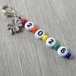 Anhänger '2026' mit Kleeblatt – Glücksbringer Charm als Geschenk, Gastgeschenk & kleine Aufmerksamkeit