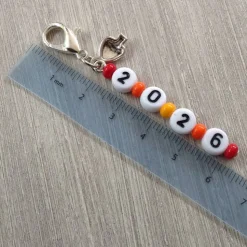 Anhänger Charm '2026' Glückspilz Geschenk – Kleine Aufmerksamkeit Silvester Neujahr