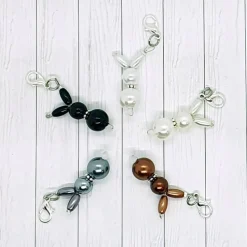 Anhänger Hase weiß aus Acryl – Geschenkidee für Ostern & Deko