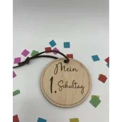 Anhänger Holz Schultüte / Schulanfang / personalisiert