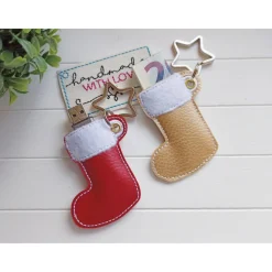 Anhänger Nikolausstiefel rot gold mit Stern veganes Kunstleder, Geldgeschenk Taschenbaumler Schlüsselanhänger USB