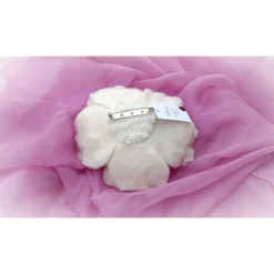 ANSTECKBLÜTE ROSARI handgearbeit aus Naturmaterial in Weiß/ Rosé