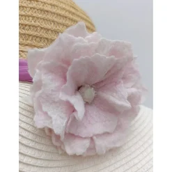 ANSTECKBLÜTE SARAH  handgearbeitet aus Naturmaterial Wolle & Seide in Weiß &  Rosé