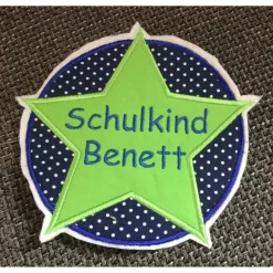 Applikation / Aufnäher / Button Stern im Kreis SCHULKIND mit Namen - Wunschfarben