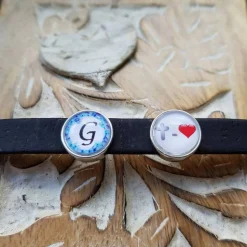 Armband aus 10mm breiten schwarzen Kork mit Buchstaben blauer Kranz und Kreuz gleich Liebe Slidern.