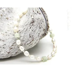 Armband (elastisch) in Weiß aus Süßwasserzuchtperlen sowie Amazonit-Würfelchen in Lindgrün, Brautschmuck #093 Amperl
