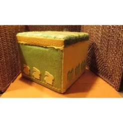 Aufwändig gestaltete österliche Geschenkbox 