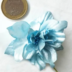 Aufwändige Blüten mit Perlmuttschimmer, Deko