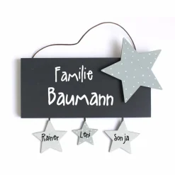 ausgefallenes Hochzeitsgeschenk für das Brautpaar, Türschild Familie personalisiert mit Namen, Haustürschild aus Holz, individuelles Familiengeschenk Holzschild mit Sternen