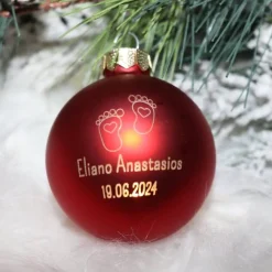Babyfüße + Name + Datum - Personalisierte Weihnachtskugel mit Lasergravur