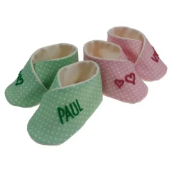 Babyschuhe Punkte mit Namen grün  personalisiertes Taufgeschenk Geschenk Geburt eines Jungen